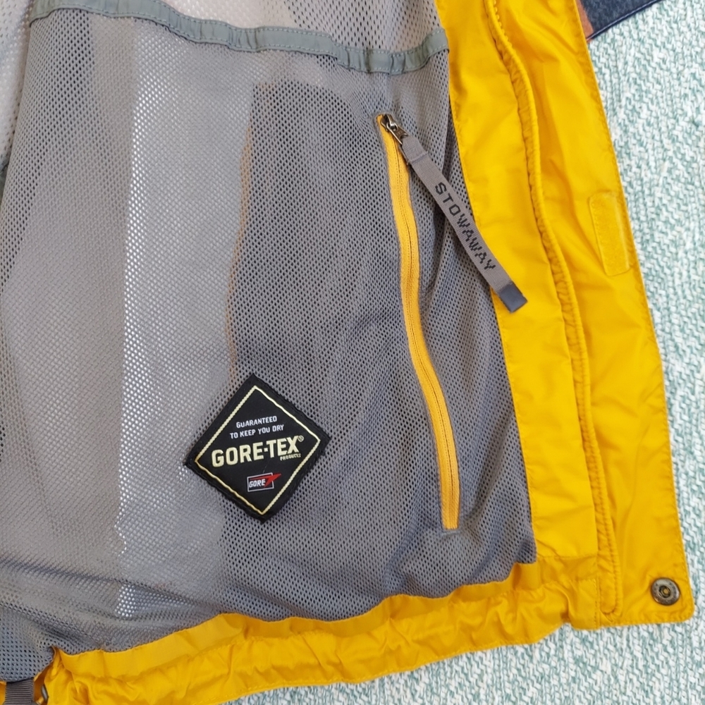 L.L. Bean Men's Yellow 'StowAway' Hooded Raincoat - Picture 13 of 16